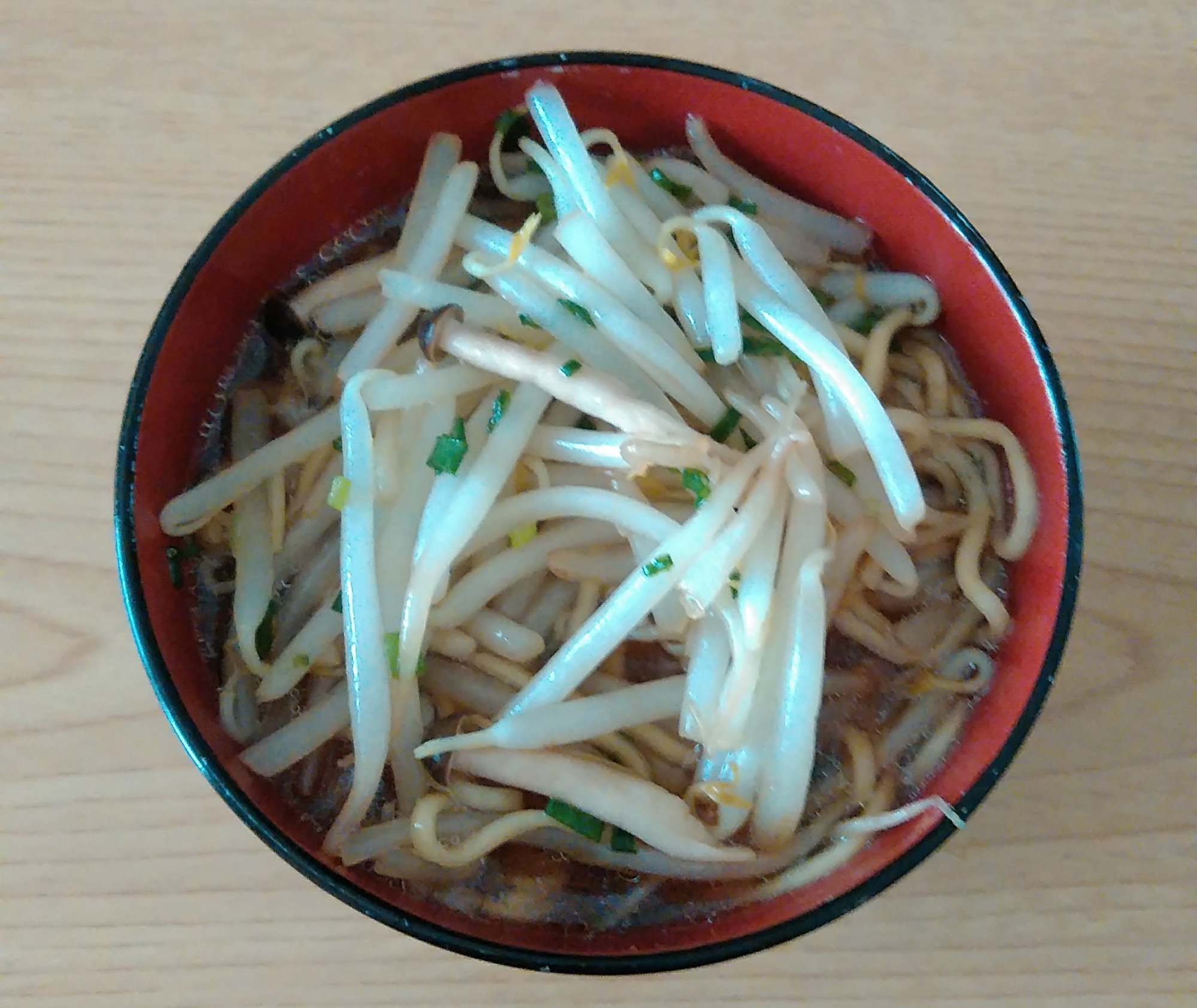 もやしとしめじのしょうゆラーメン