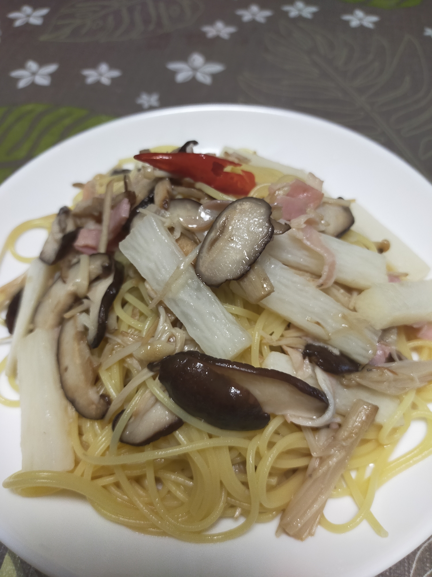 ベーコンときのこと長いものパスタ