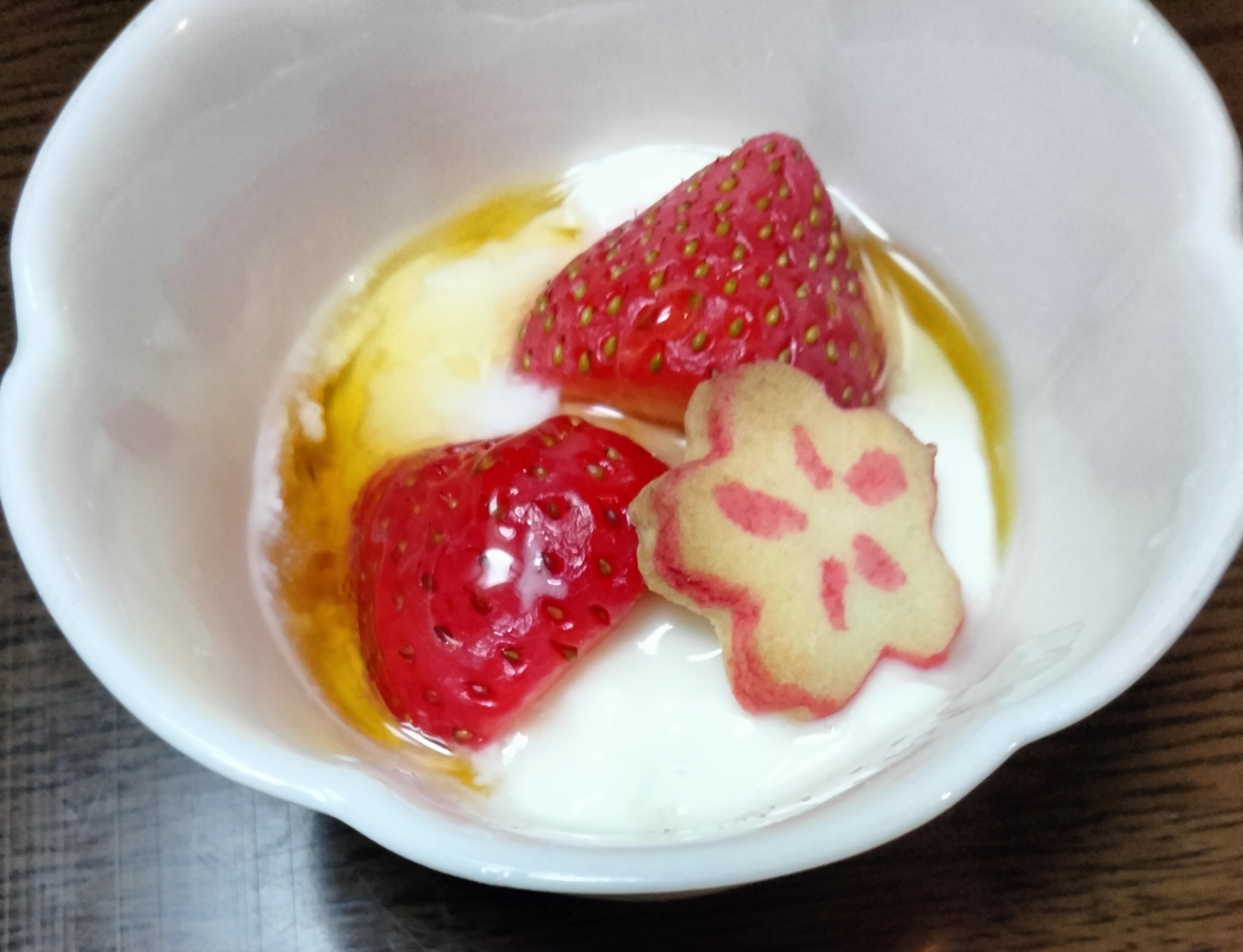 今日のヨーグルト♡いちご&桜クッキー