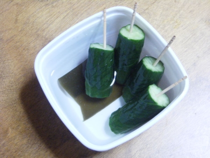 よくお祭りで売っている串に刺した きゅうりの漬物 レシピ 作り方 By ラズベリっち 楽天レシピ