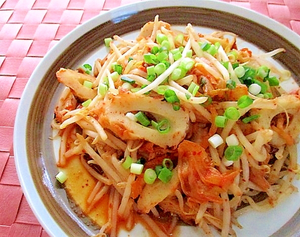 節約おかず♪もやしと焼ちくわのキムチごま炒め