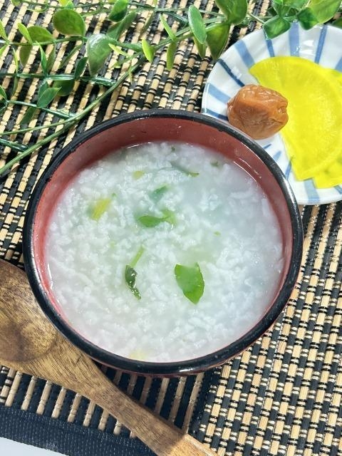 お米の甘みが引き立つ「基本の七草がゆ」
