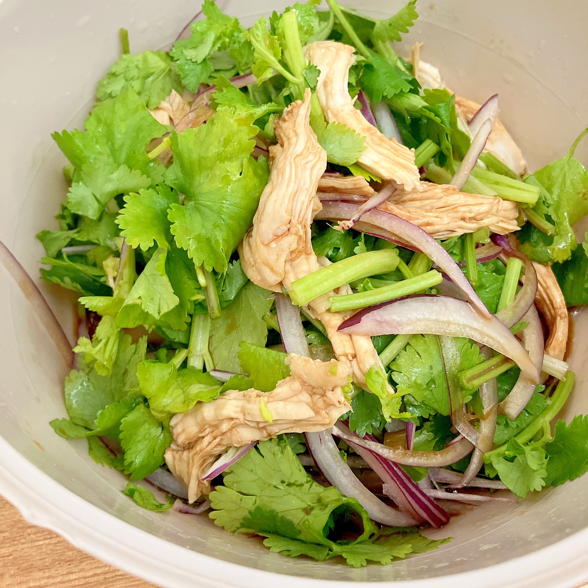 エスニック風★蒸し鶏とパクチーのサラダ