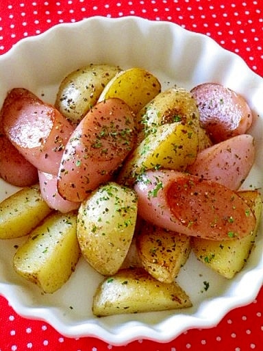 新じゃがと魚肉ソーセージのマヨ炒め