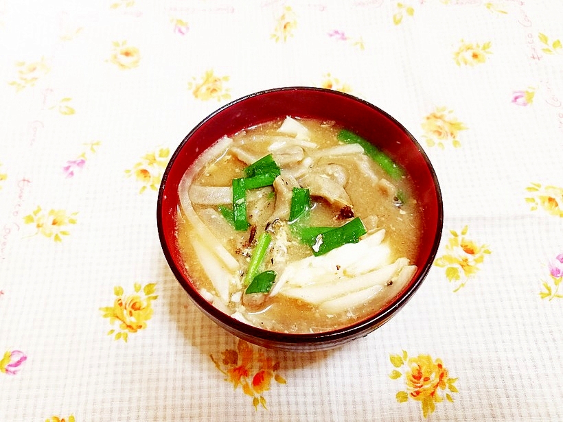 蕎麦だんご入り♪大根とニラのお味噌汁