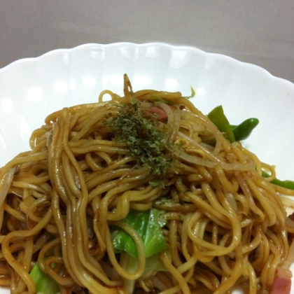 麺にほどよく焼き目がついて、とても美味しかったです！手早く出来ました(^^)冷蔵庫整理でベーコン、シシトウも入れました。