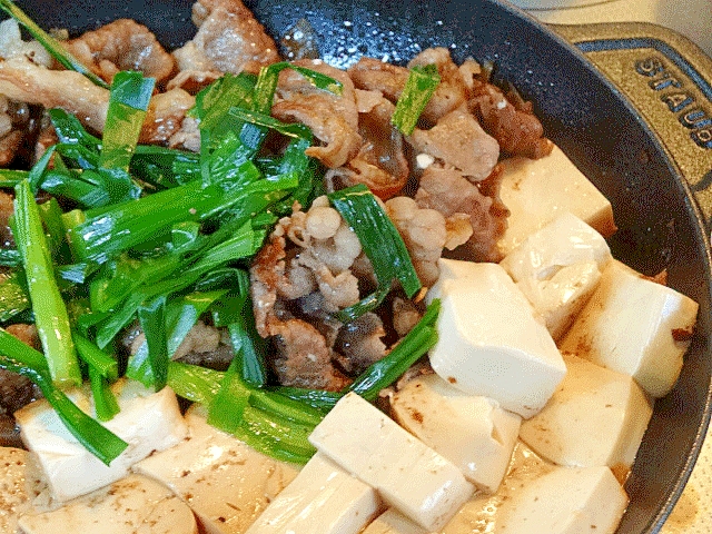 鍋ごと食卓へ☆　「ニラたっぷりの肉豆腐」