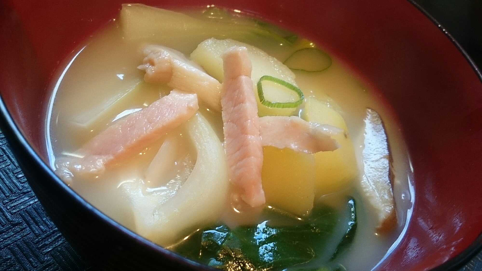 ベーコンと野菜のお味噌汁