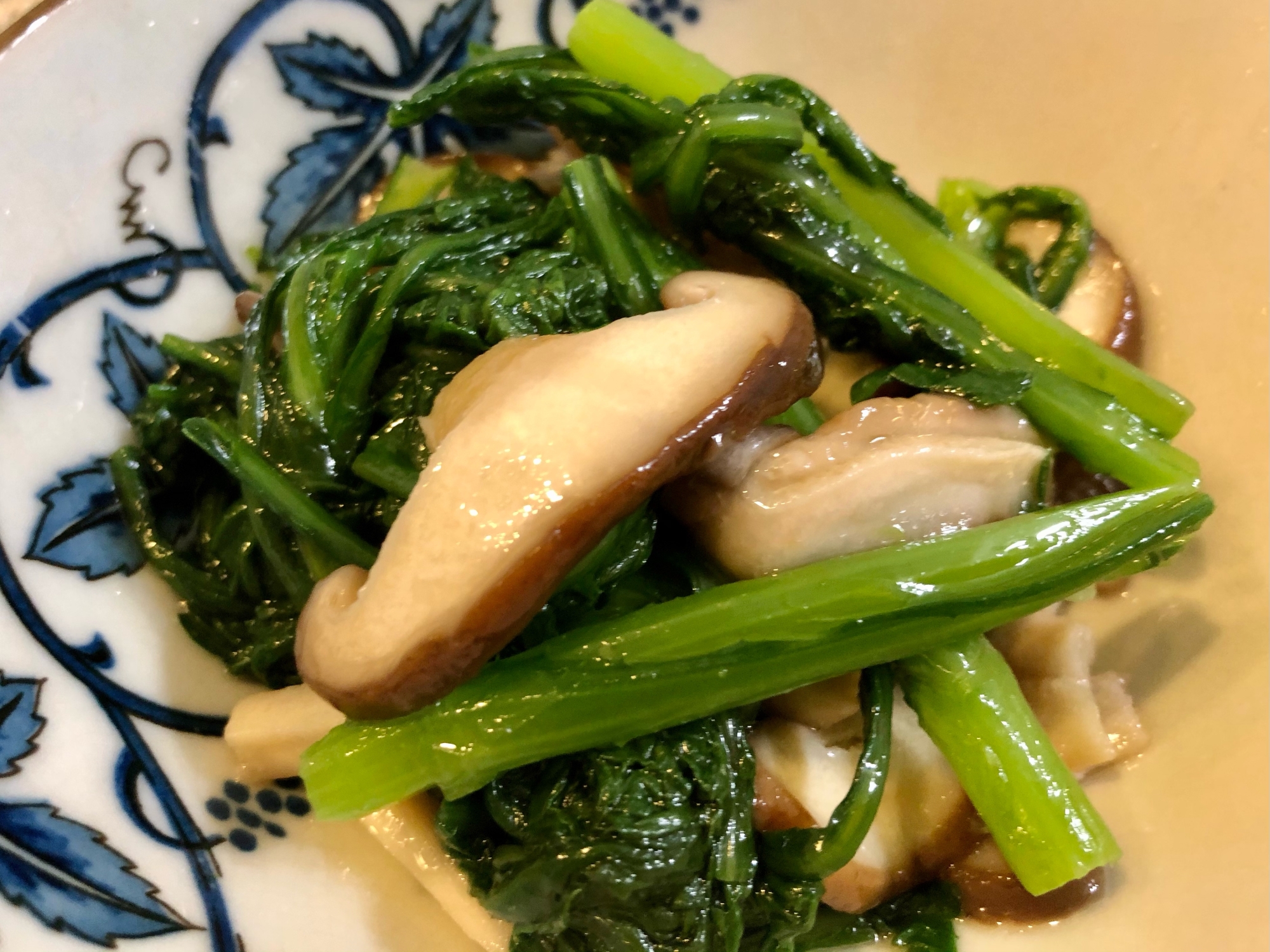 野菜たっぷり♫ごま油香る春菊と椎茸のナムル風和物