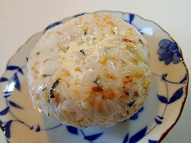 はんぺんマヨ入り　のりたまのおにぎり