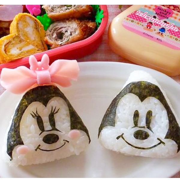 簡単 ミッキーとミニーの三角おにぎり キャラ弁 レシピ 作り方 By Tekonani 楽天レシピ 簡単 ミッキーとミニーの三角おにぎり キャラ弁 レシピ 作り方 By Tekonani 楽天レシピ