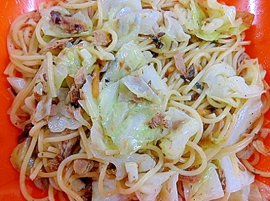 ニンニク香るお茶漬け海苔味ツナとキャベツ入りパスタ