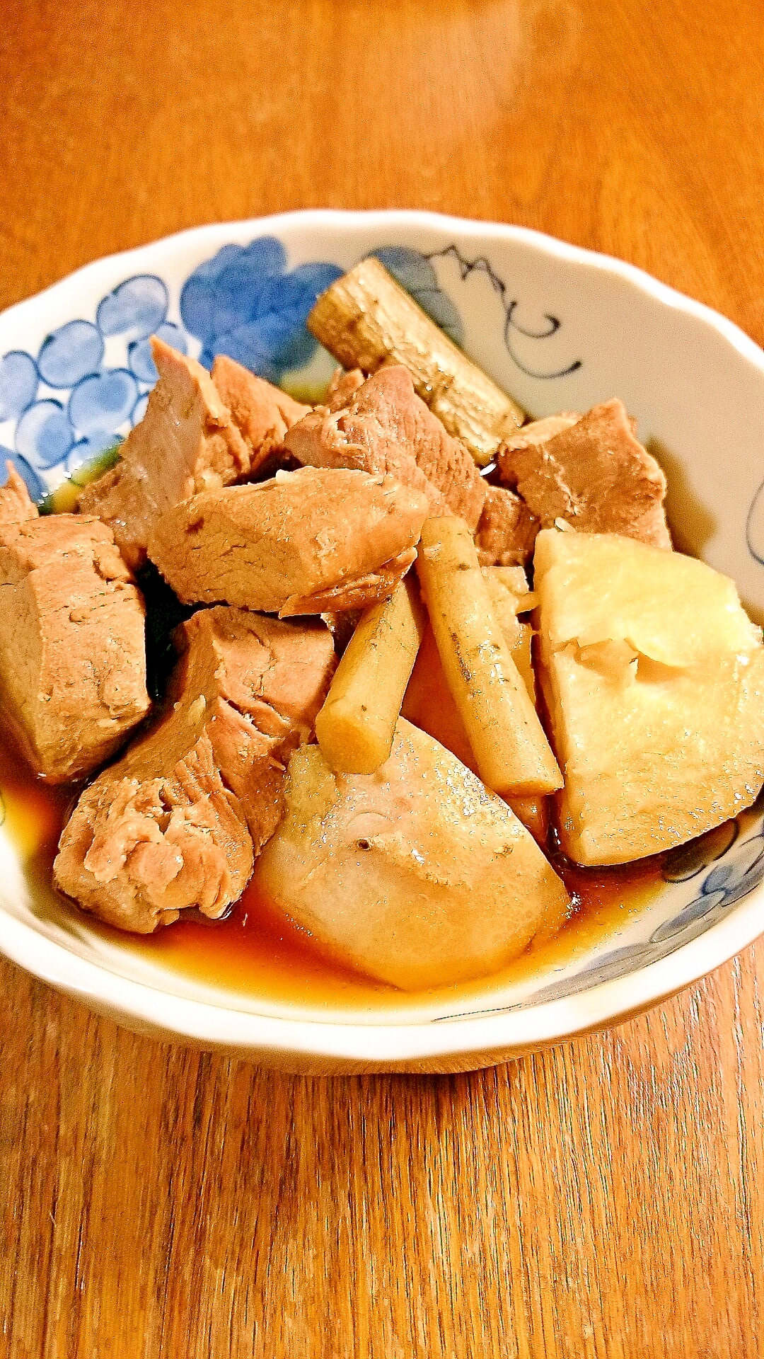 豚ヒレ肉とサトイモの角煮