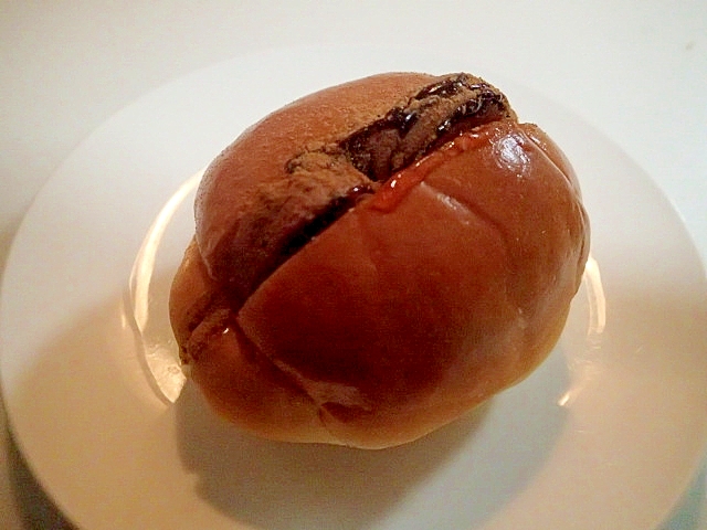 苺ジャムとチョコチップクッキーのロールパン