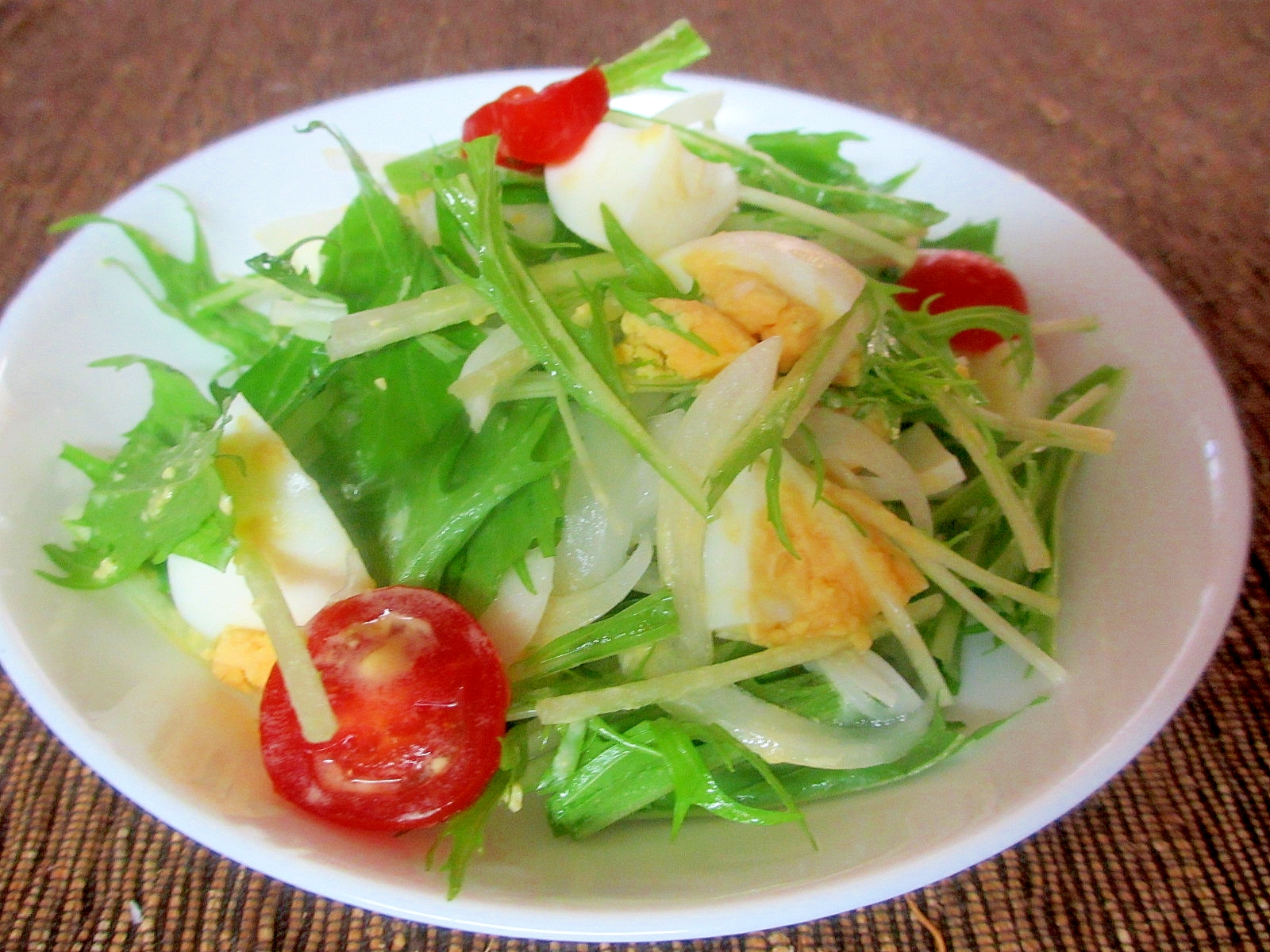 水菜とゆで卵の玉ねぎマリネサラダ