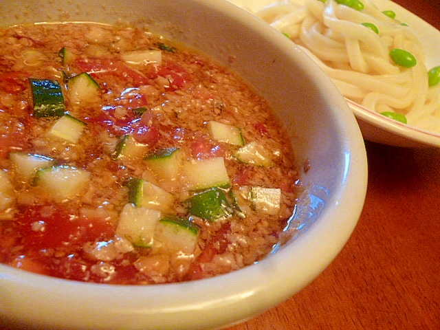 冷やしうどんや素麺に☆クルミとトマトのつけダレ