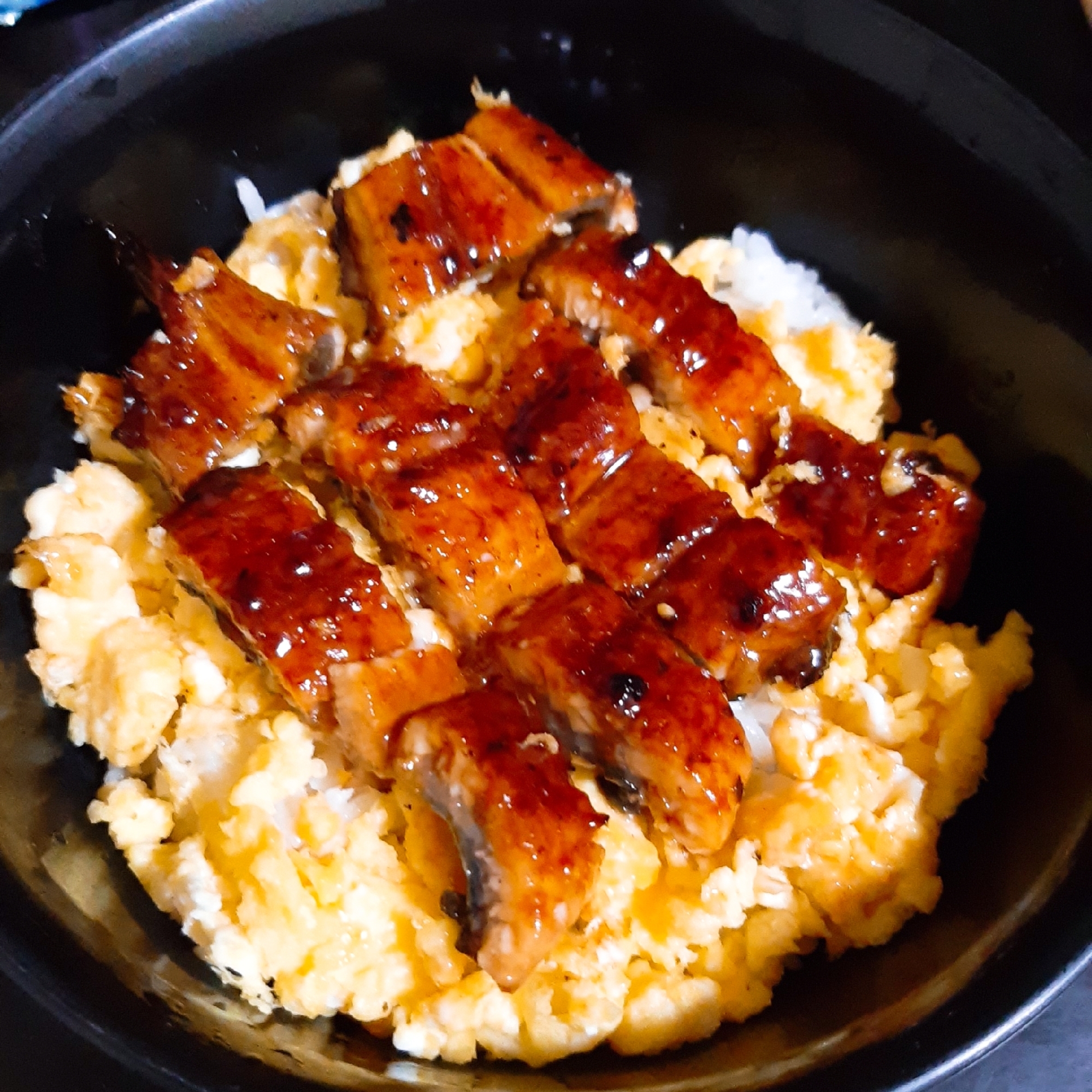 うなぎと卵そぼろの2色丼