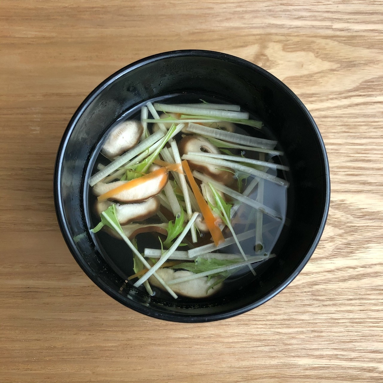 椎茸と人参と水菜のお吸い物
