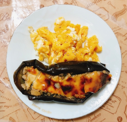 なす　ナスとトマトとベーコンのチーズ焼き
