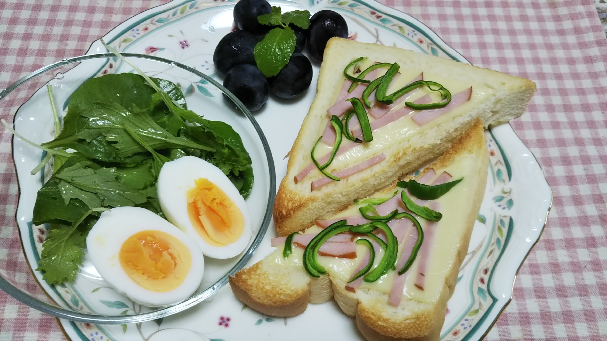 ピザトーストとサラダとフルーツのランチプレート レシピ 作り方 By ミニー7015 楽天レシピ