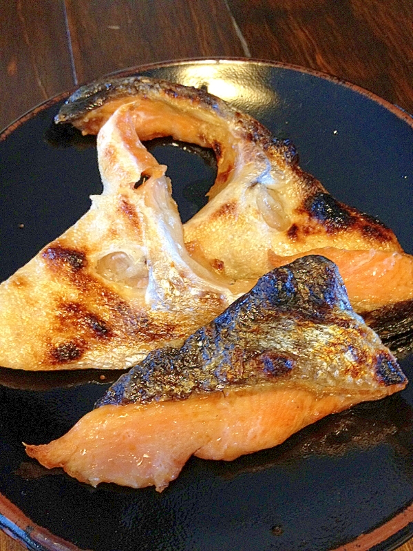 簡単☆魚焼き器でヘルシー鮭カマ焼き