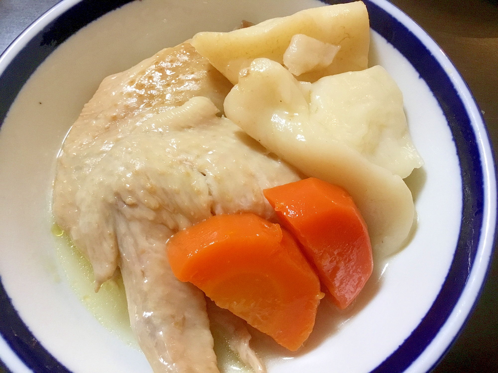 手羽先・はんぺん・人参の白だし煮