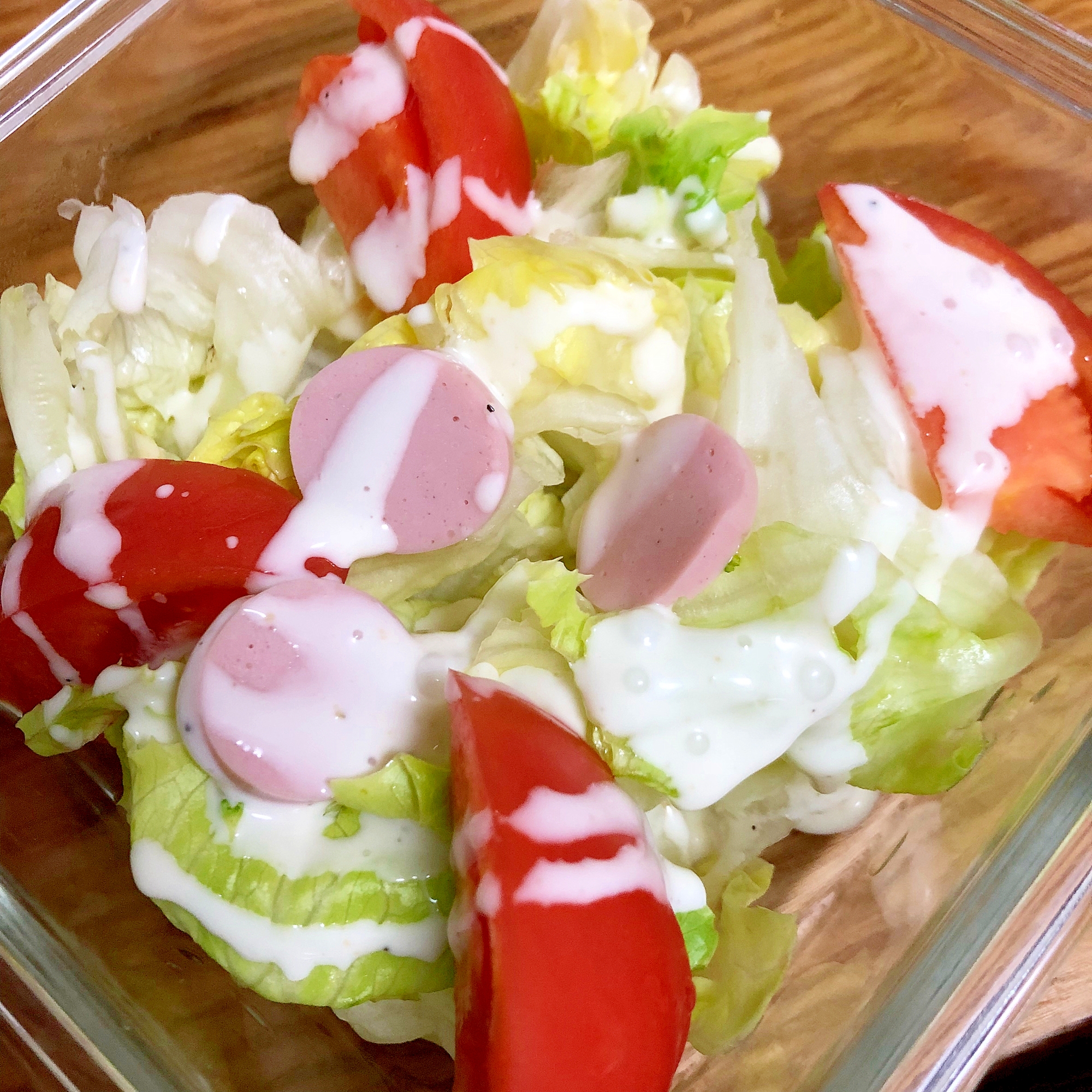 レタスとトマトと魚肉ソーセージのサラダ☆彡