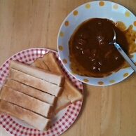 カレーでつけパン♪