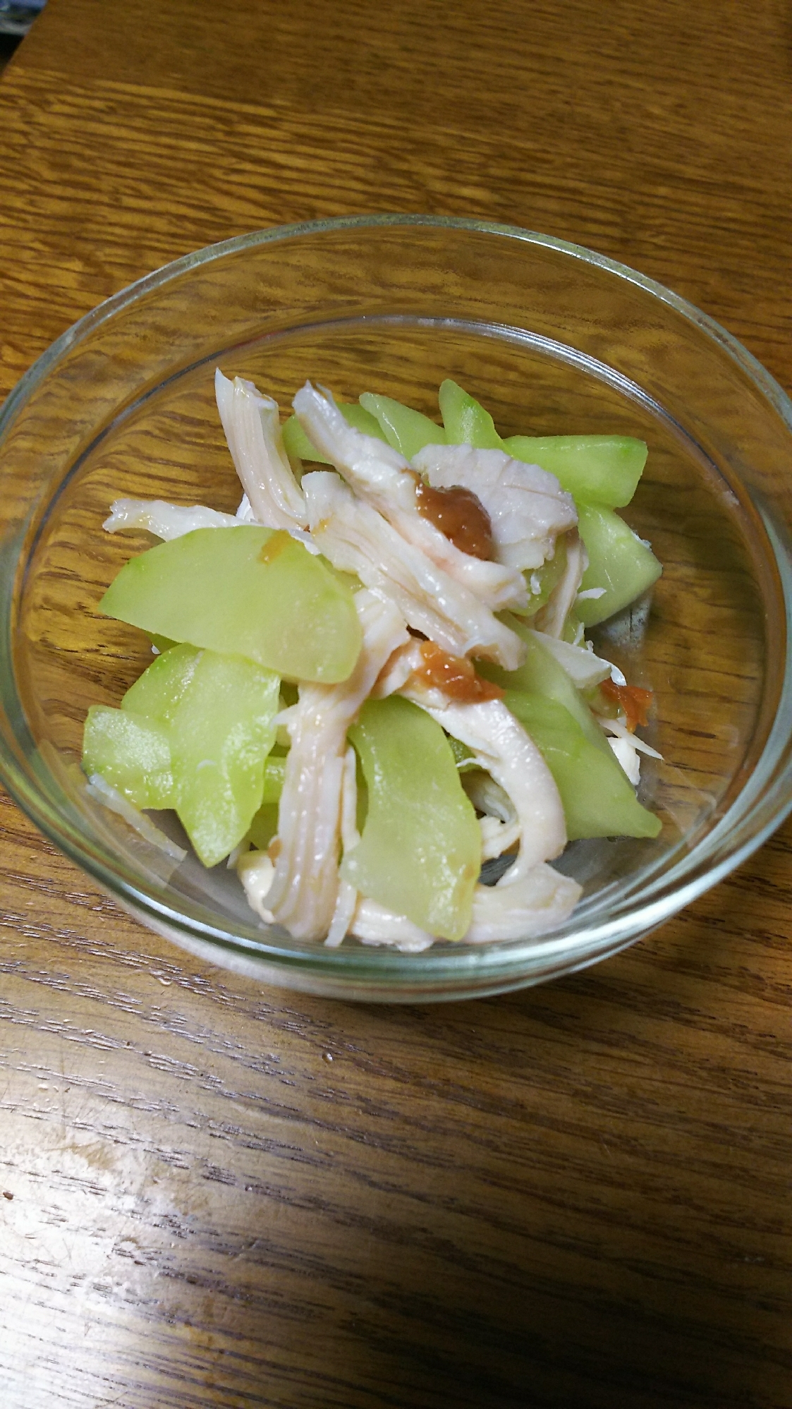青瓜と蒸し鶏の梅干和え