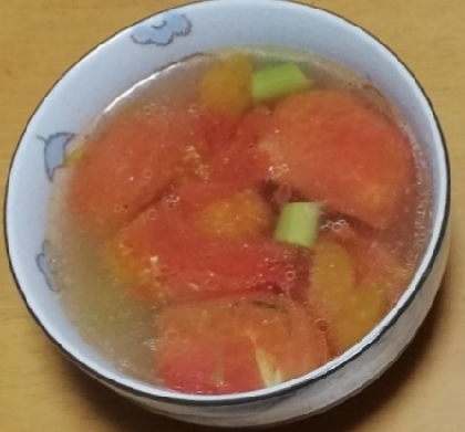 トマトとアスパラの中華スープ