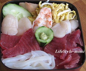 海鮮丼　(エビ，カツオ等の下ごしらえ方法記載)