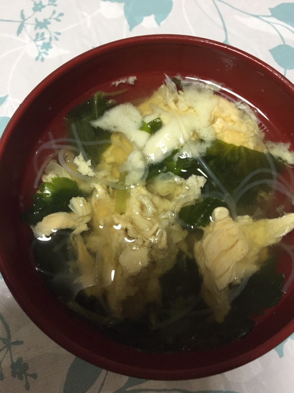 小かぶの葉っぱで彩り(*^^*)卵の春雨スープ☆