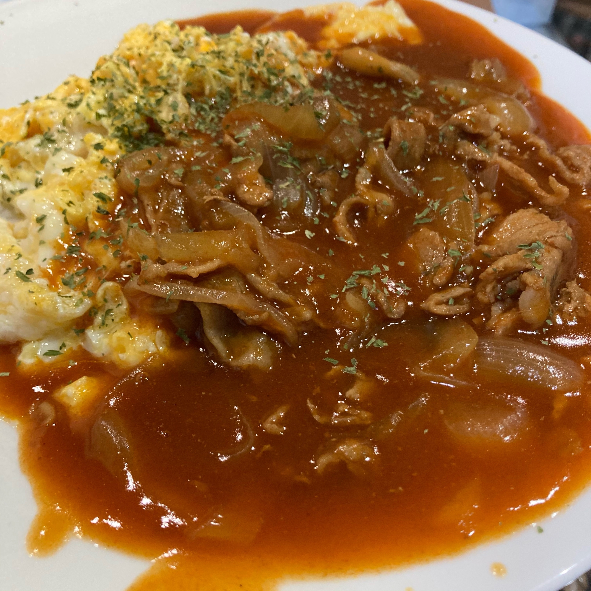 市販のルーで♪豚肉で作るオムハヤシ★