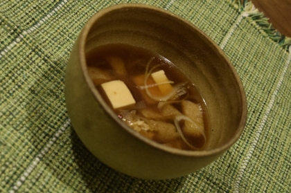豆腐とネギと油揚げのお味噌汁