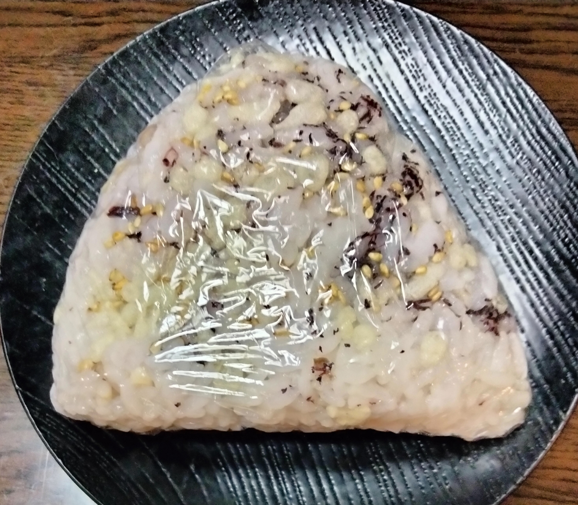 雑穀ごはんおにぎり ゆかり天かす白ごま