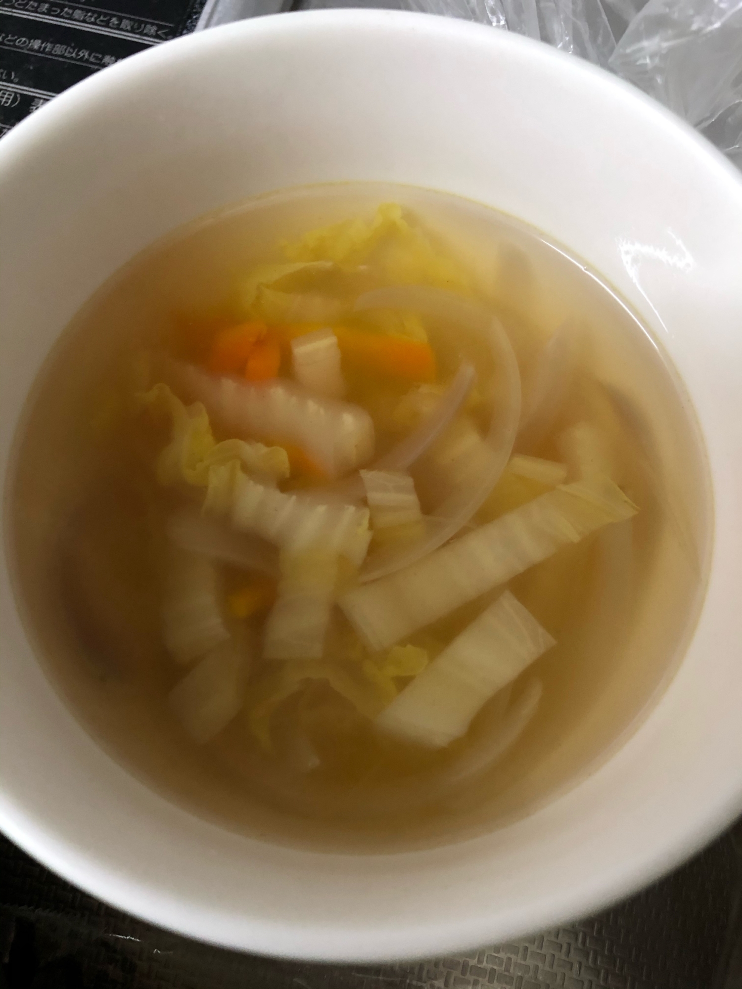 白菜と紫玉ねぎのコンソメスープ