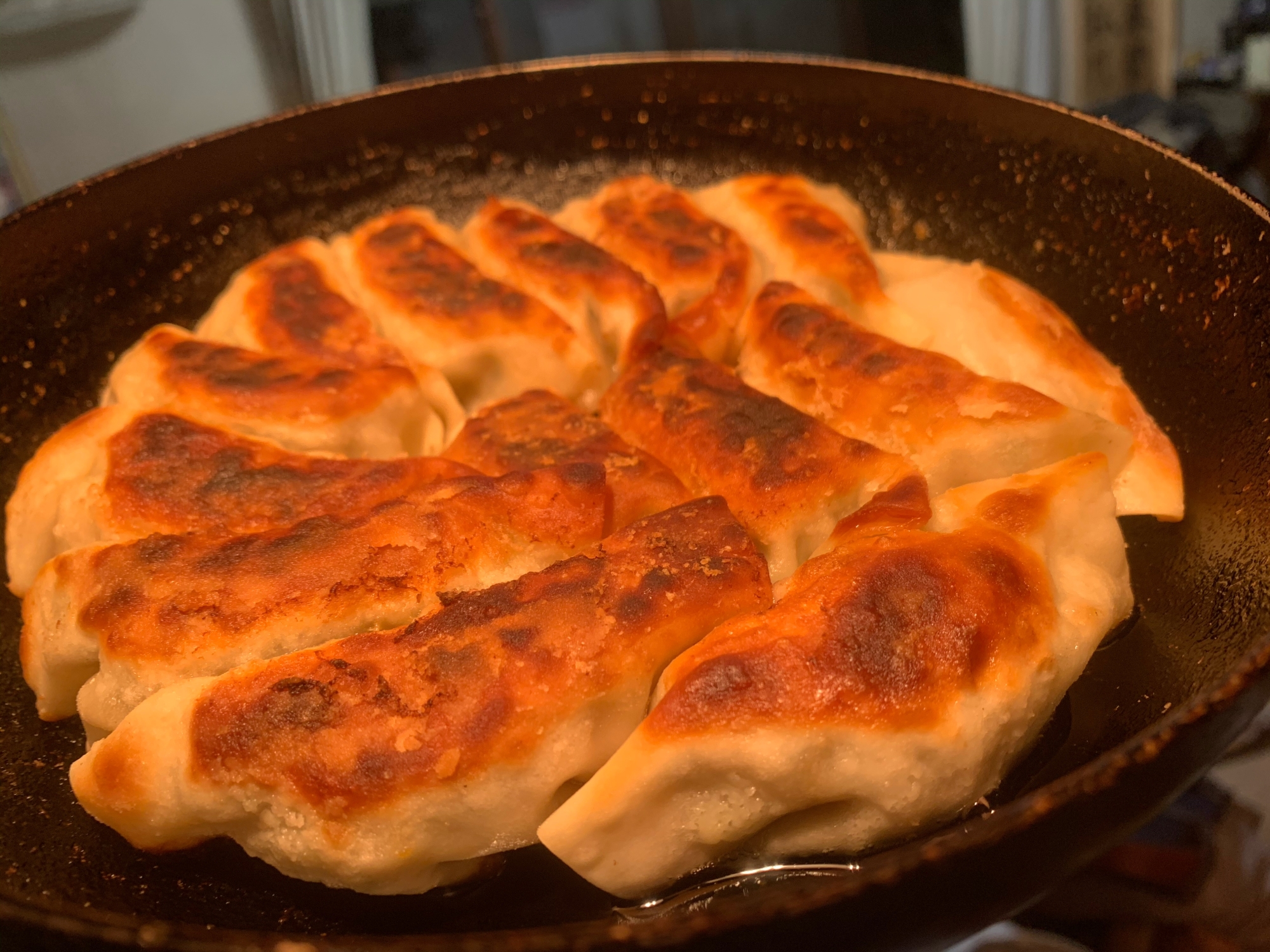 手軽に作れる旨味あふれるインパクト餃子☆