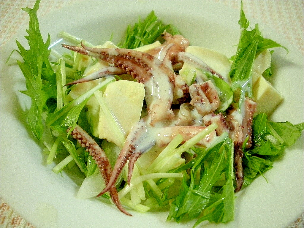 イカゲソで ゆでイカと豆腐のマヨにんにくサラダ レシピ 作り方 By Kojarin7 楽天レシピ