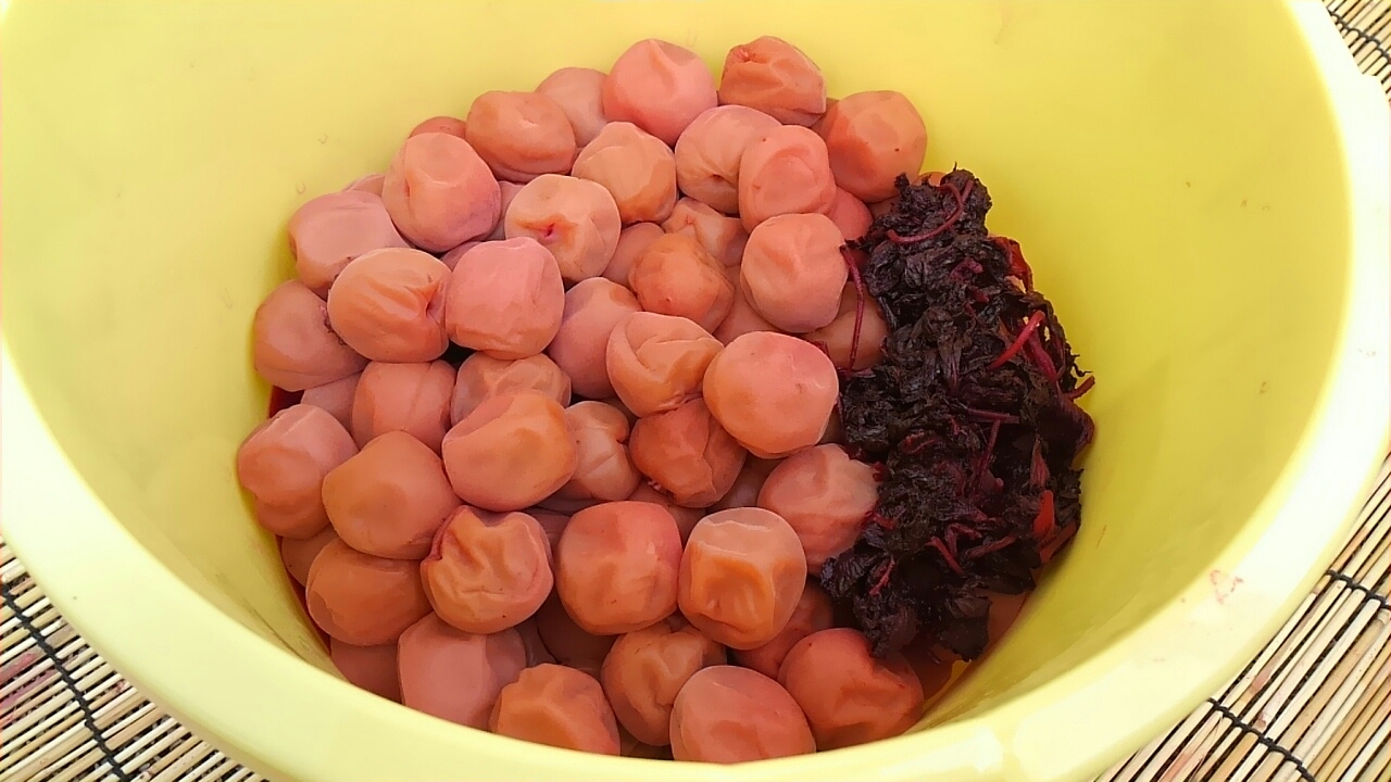 赤紫蘇入り梅干し漬け レシピ 作り方 By ミニー7015 楽天レシピ 赤紫蘇入り梅干し漬け レシピ 作り方 By ミニー7015 楽天レシピ