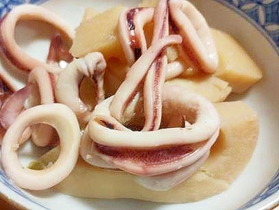 筍と　烏賊の　煮物