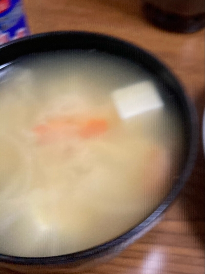 玉ねぎにんじんじゃがいもお豆腐のお味噌汁