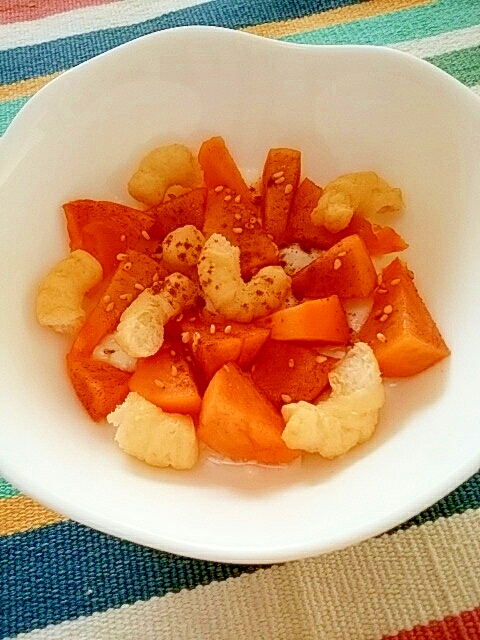 シナモン香る☆柿とキャラメルコーンのヨーグルト♪