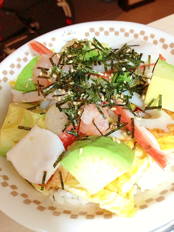 乗せただけ…エビアボカド丼