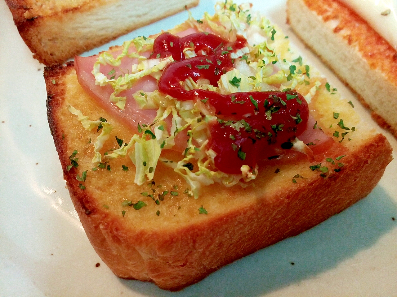 ロースハムと白菜のミニトースト