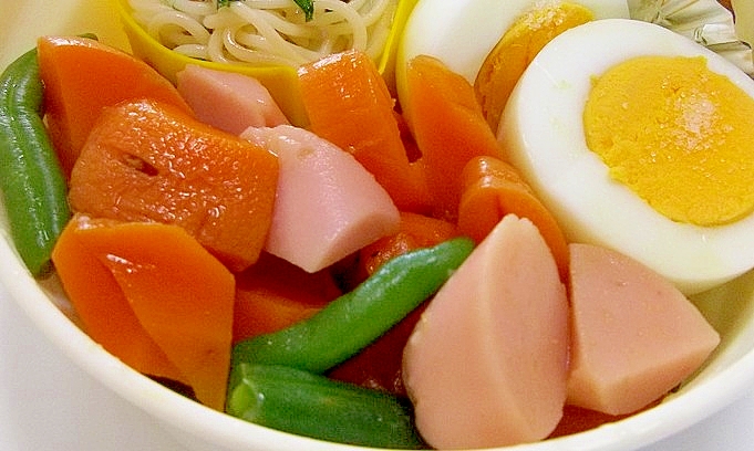 レンジで簡単♪にんじんと魚肉ソーセージのさっと煮