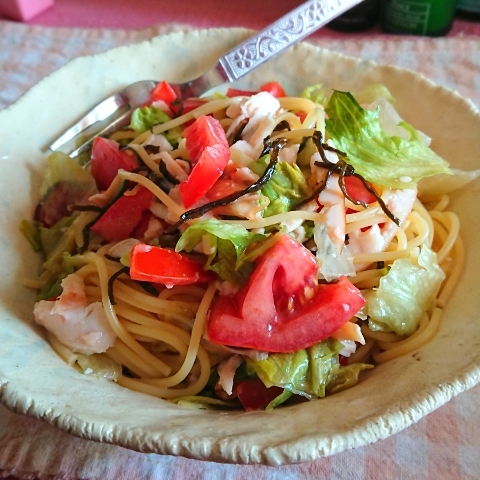 スモークチキンとレタスの忙しいときパスタ