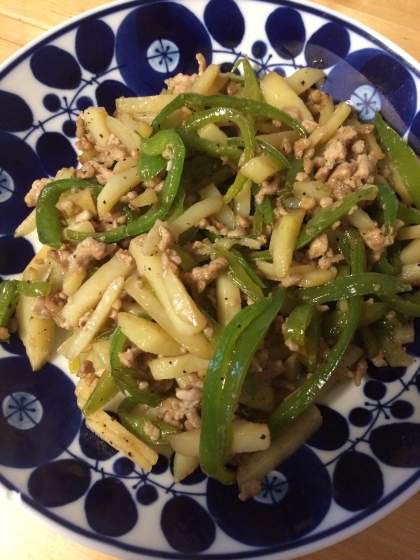 シャキシャキした牛肉とジャガイモの炒め物