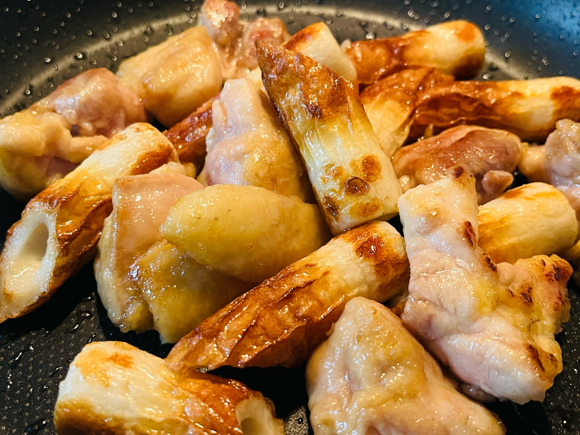 鶏肉とちくわのバター炒め