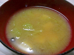 白菜としめじと豆腐のお味噌汁