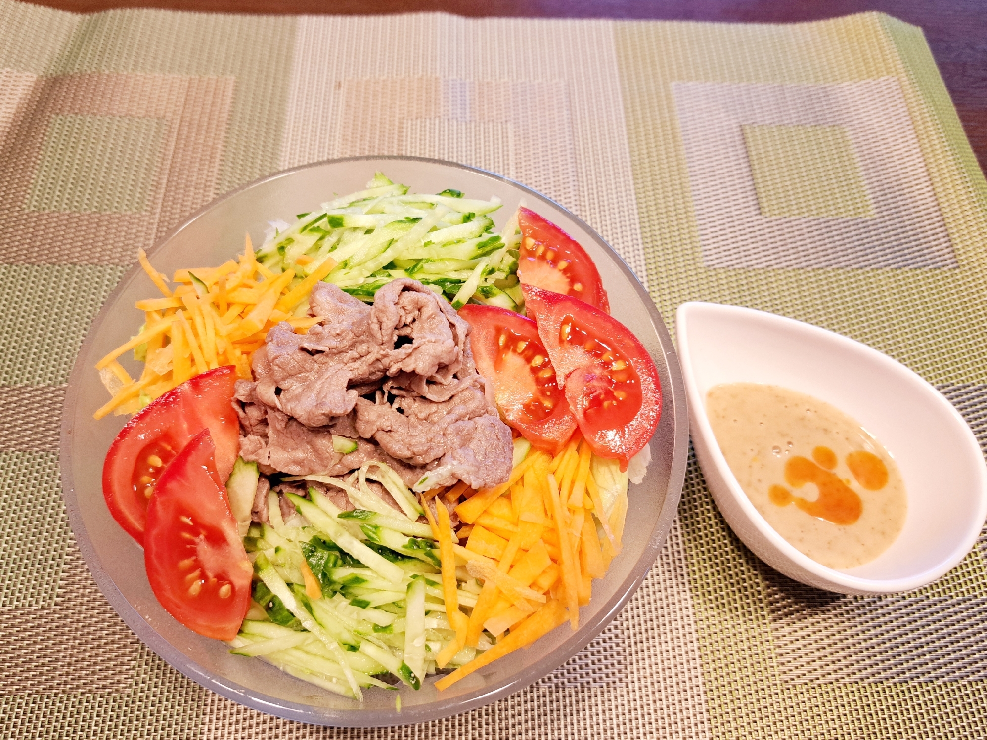 牛しゃぶ肉を使って！ごちそうサラダそうめん